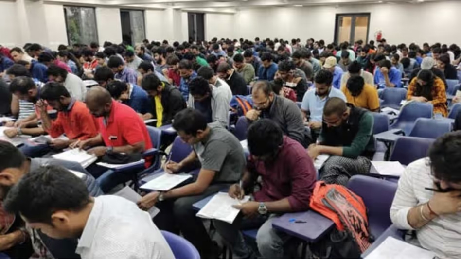 UP Police Exam के दूसरे दिन 6.5 लाख ने दी परीक्षा, 20 गिरफ्तार