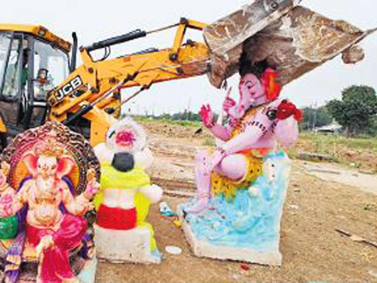 गणेश विसर्जन: श्रद्धा का संकट