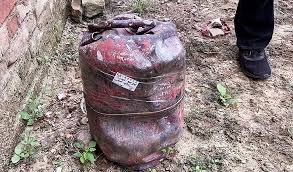 कालिंदी एक्सप्रेस पर साजिश की कोशिश: कानपुर में सिलेंडर और पेट्रोल बोतलें बरामद, बड़ा हादसा टला